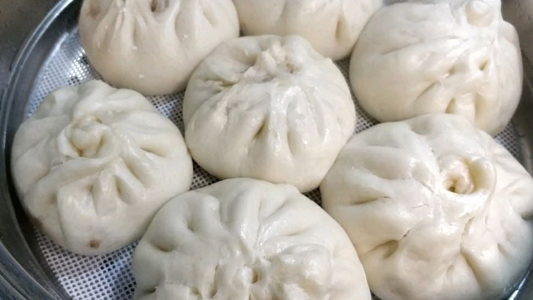 自己在家蒸包子,发面调馅都介绍,包子松软有嚼劲