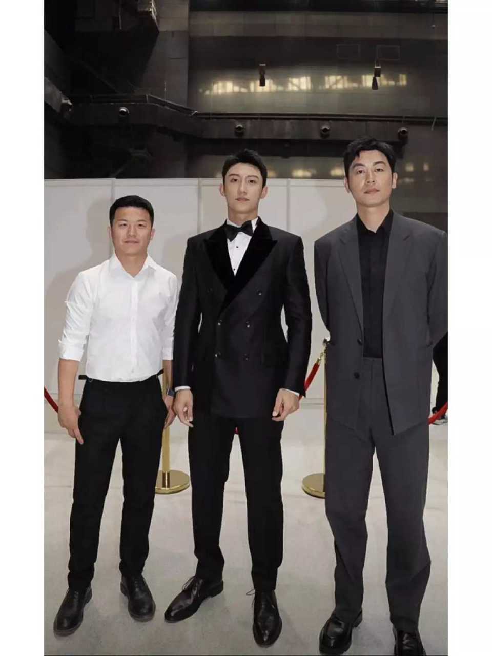 溢出屏的荷尔蒙,黄景瑜身高187cm,朱亚文身高183cm.