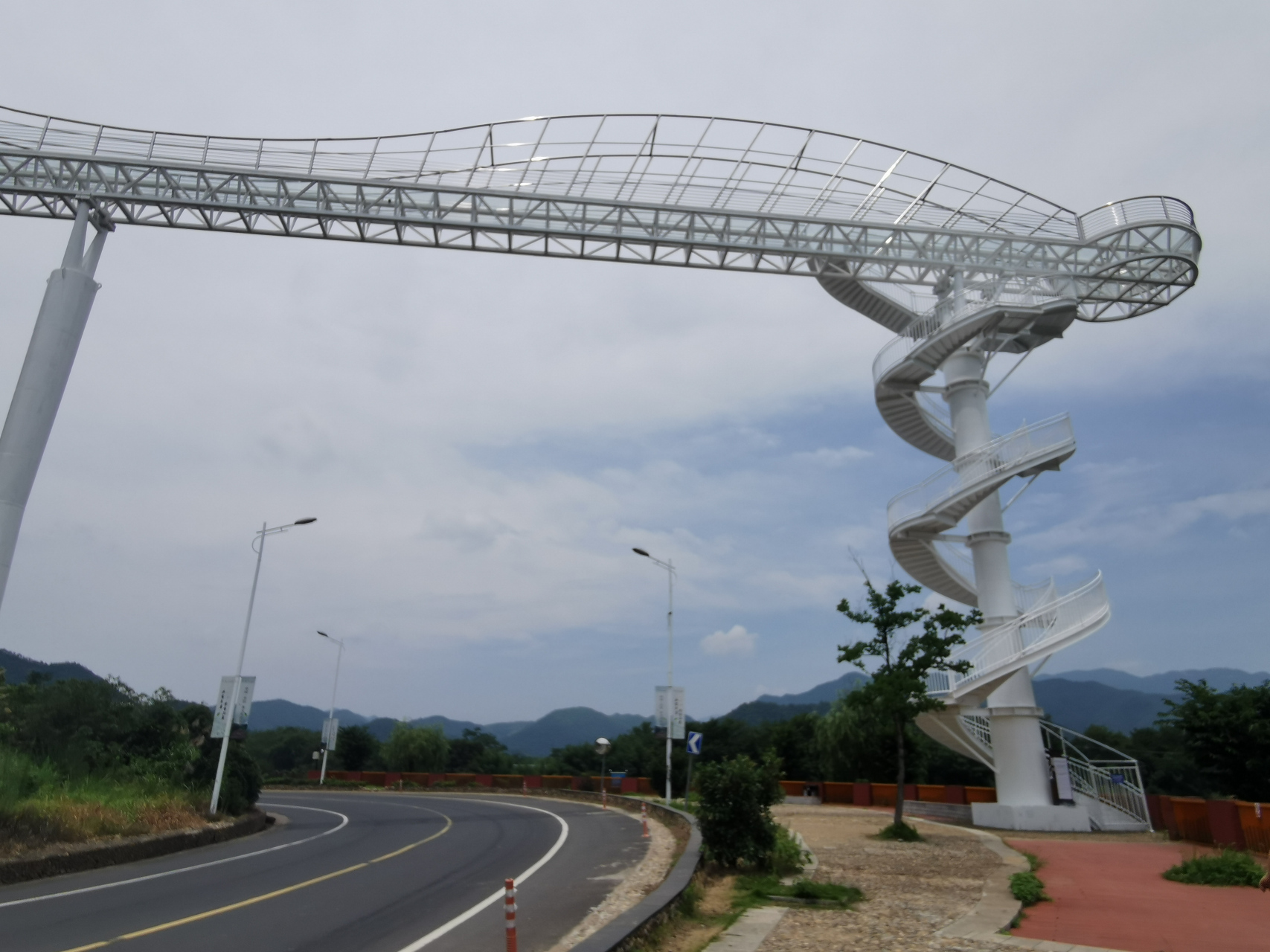 小众风景,浙江临海公路上的玻璃桥.#旅行摄影