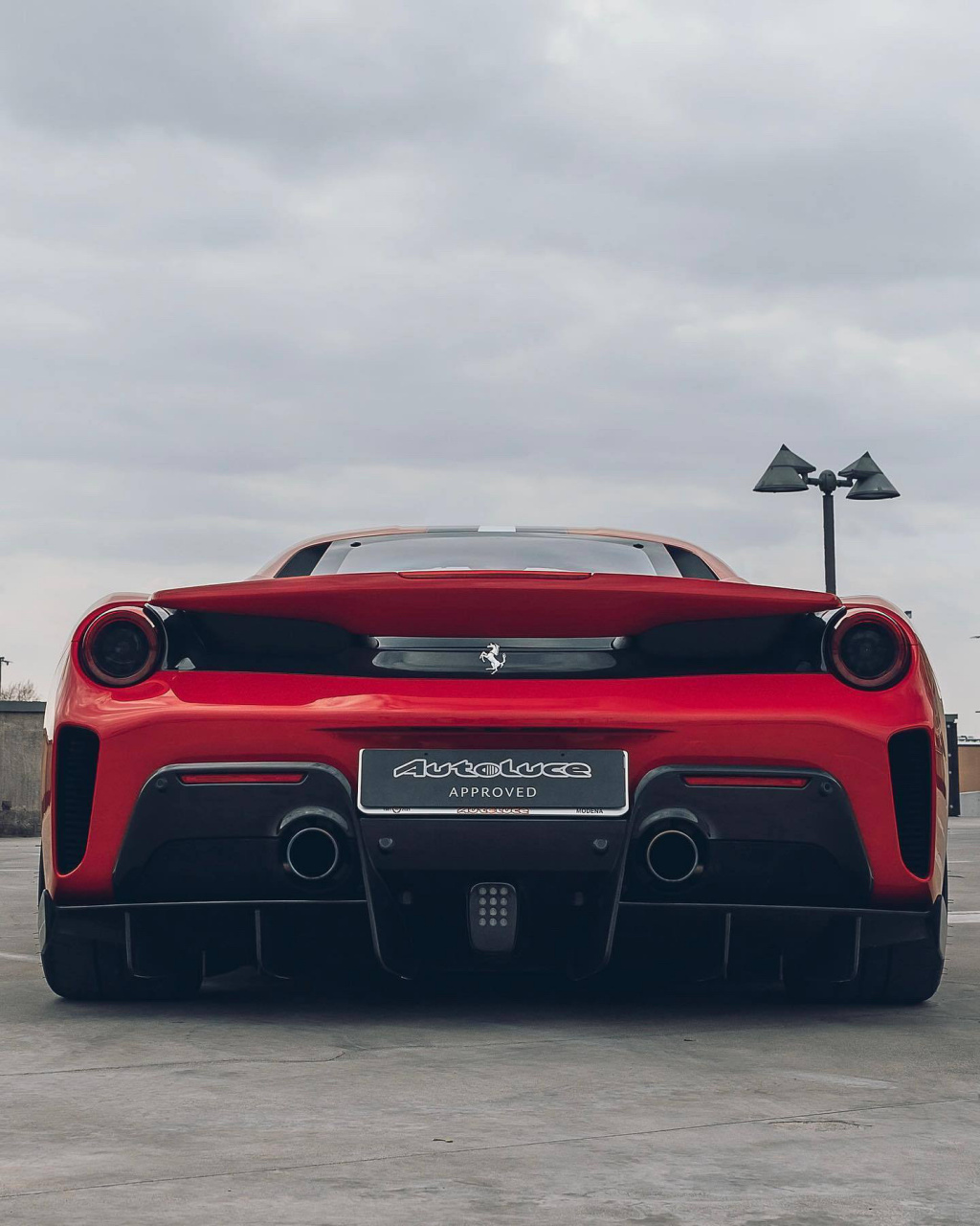 法拉利经典红488pista美到至极