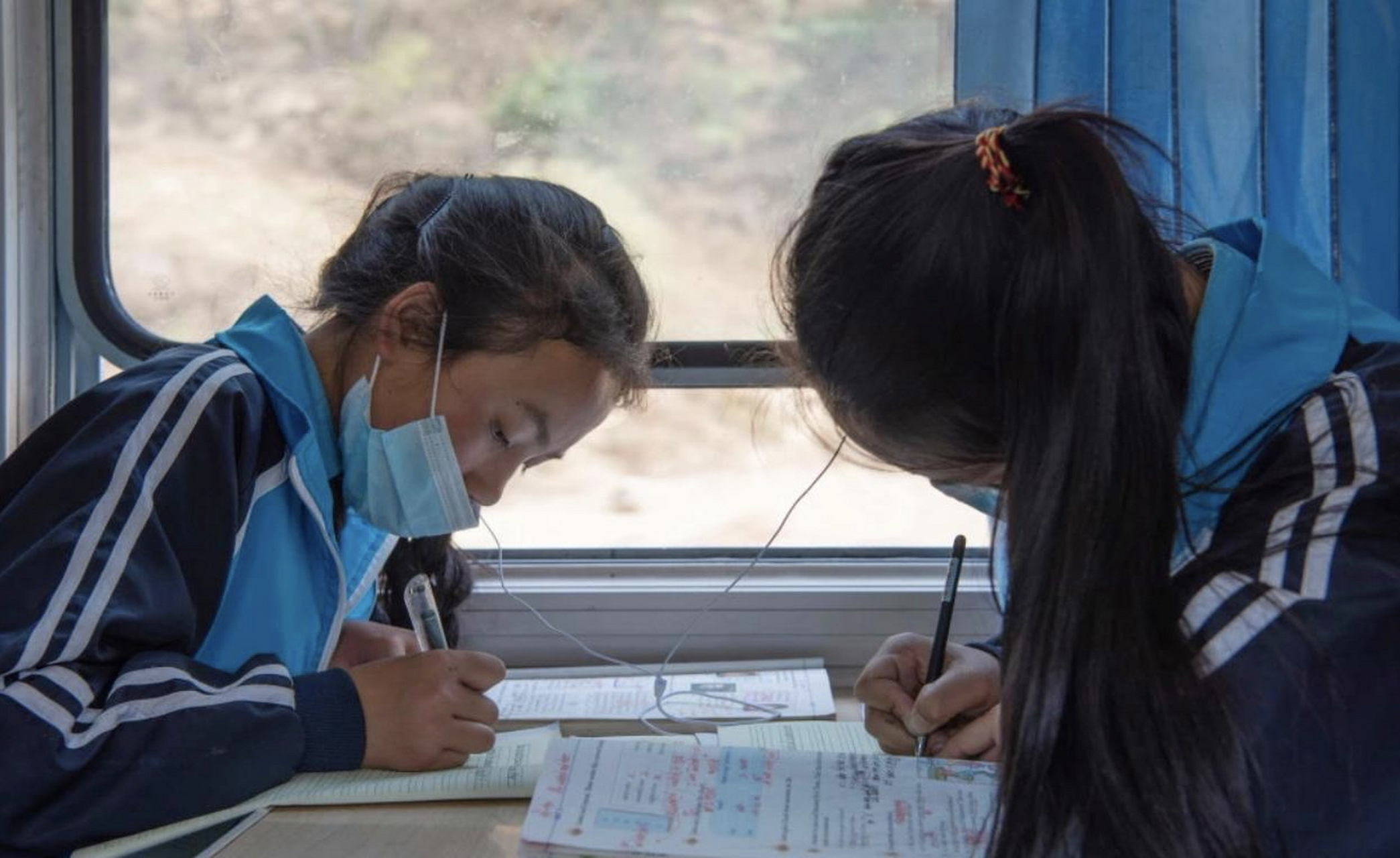 五一过后全中国的孩子都在赶作业