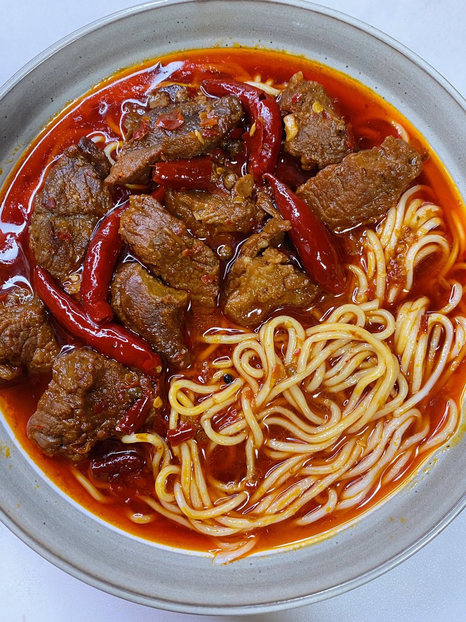 秋日美食大赏# 红烧牛肉面 牛肉软烂 汤香味浓 绝了 巨好吃95食材