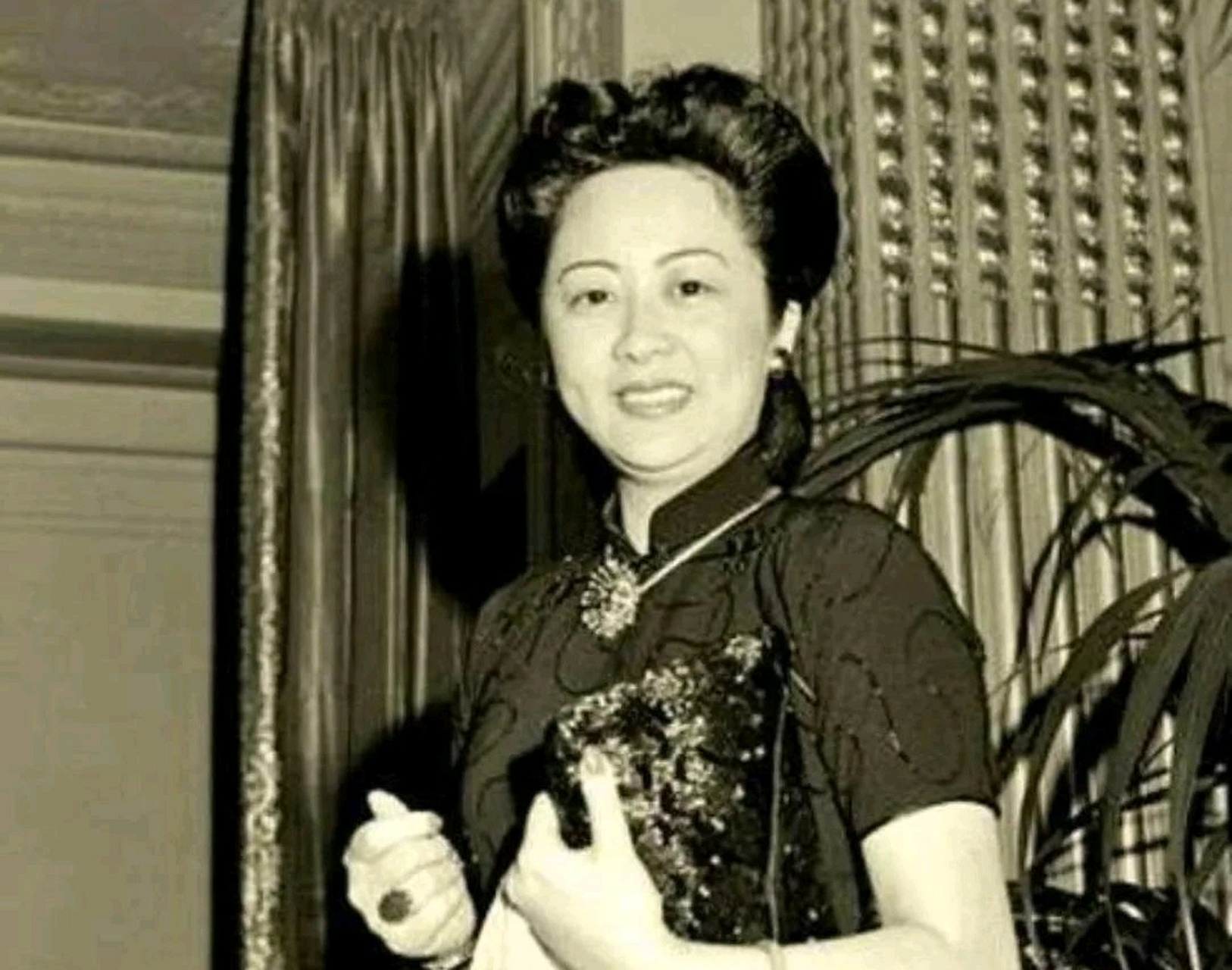 1939年,孔令侃23岁娶40岁的白兰花,父母气的直跺脚,怒骂:"大逆不道的