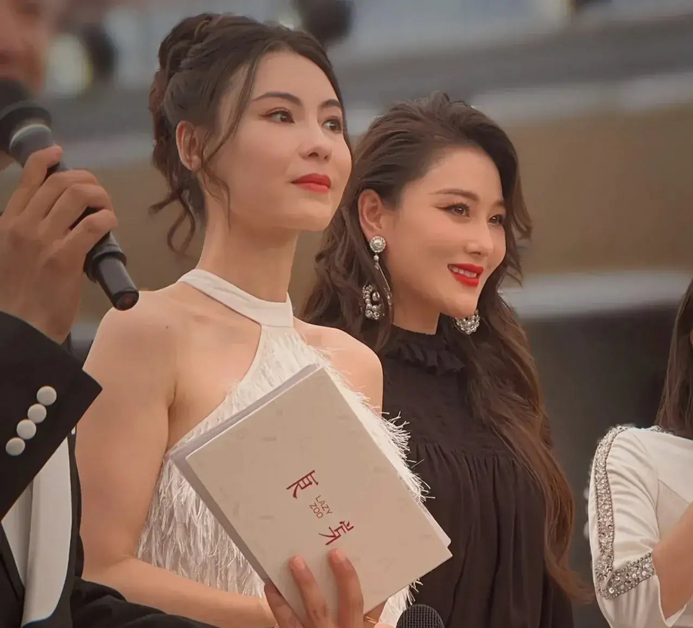 张柏芝,张馨予一起出席活动,两个大美女同框太养眼了!