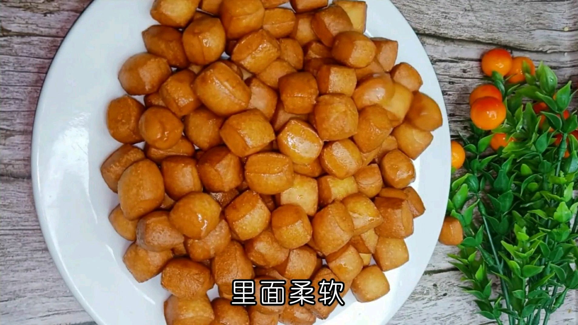 一个鸡蛋,一点面粉,在家就能做黄金小馒头,比买的还要好吃