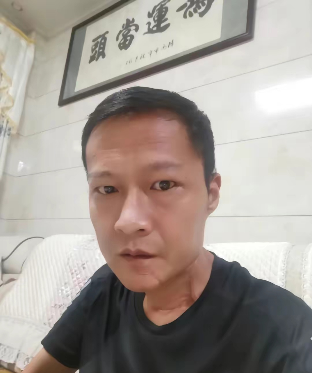 4月4号,网红圈传出悲痛消息,来自湖南的抗癌网红"罗宾范佩西"不幸因