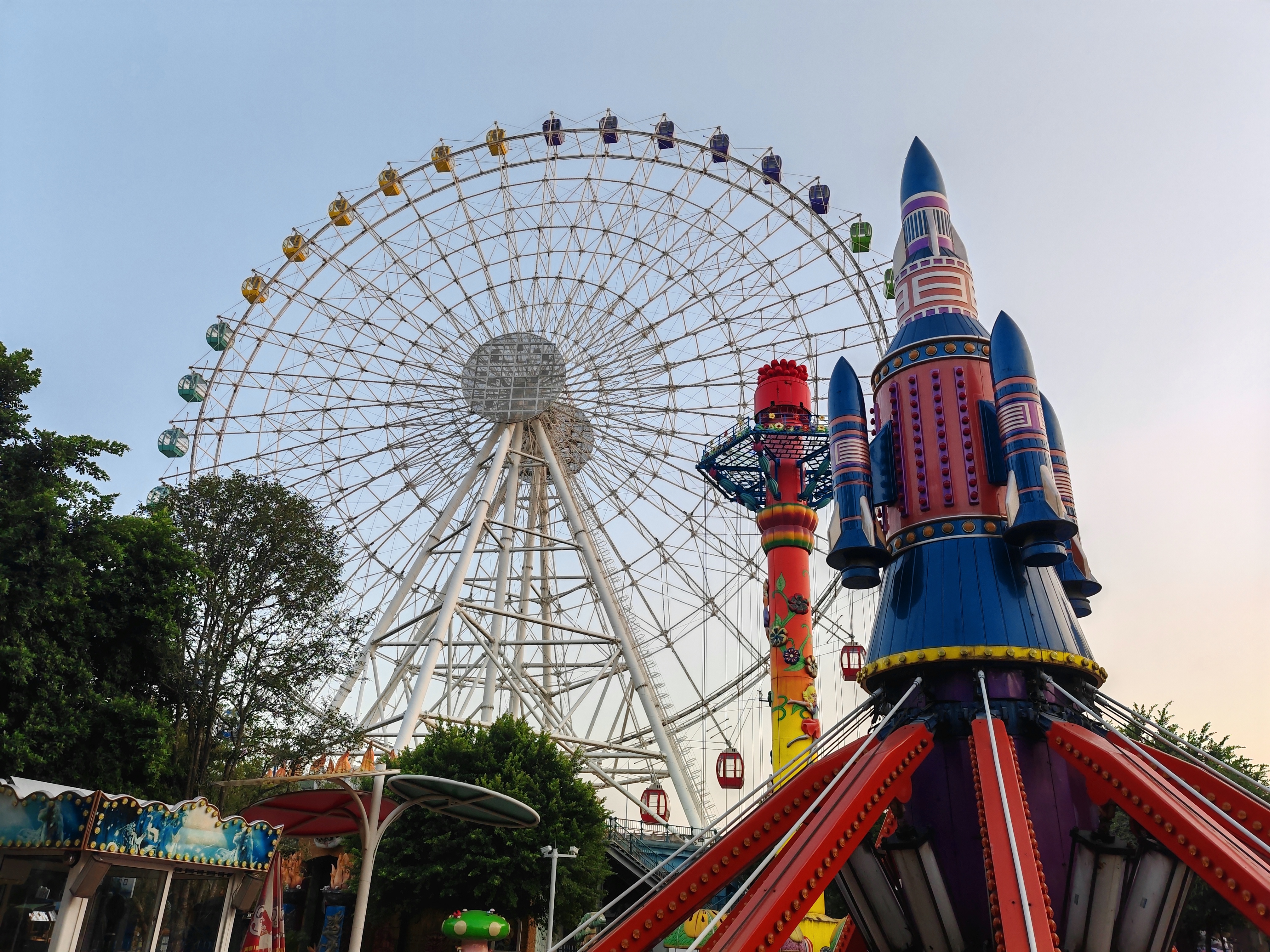 距离重庆江北机场最近的游乐城,就是圣名游乐城了吧?