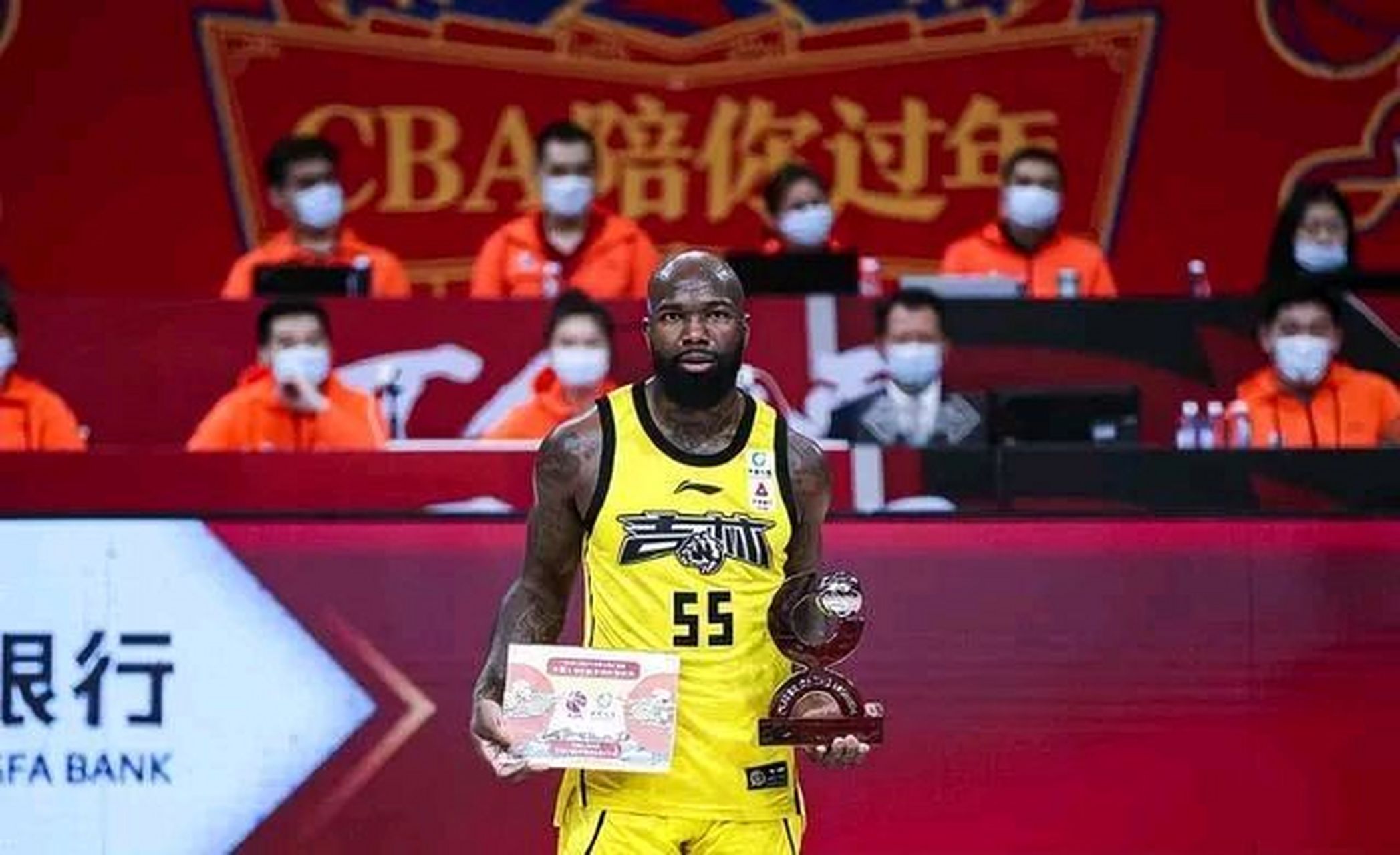 恭喜多米尼克琼斯如愿以偿,拿到国际球员mvp!