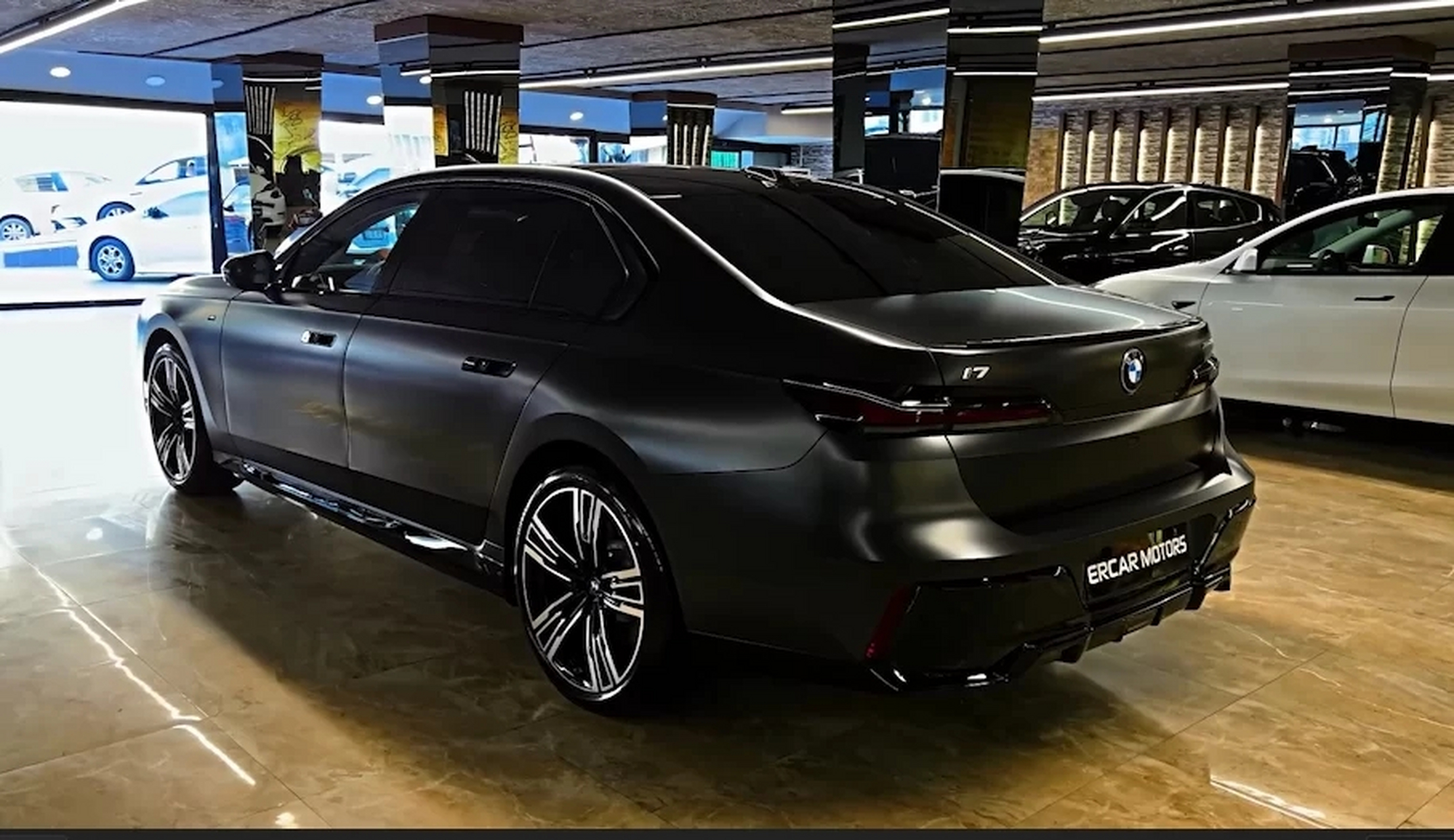 2024款宝马7系正式亮相.新车比奥迪a8还漂亮.配3.0t 8at.