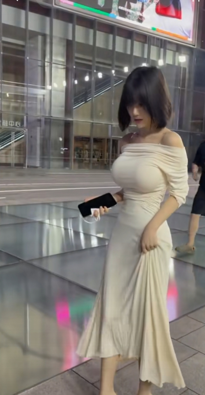 不现实但又是在现实中.