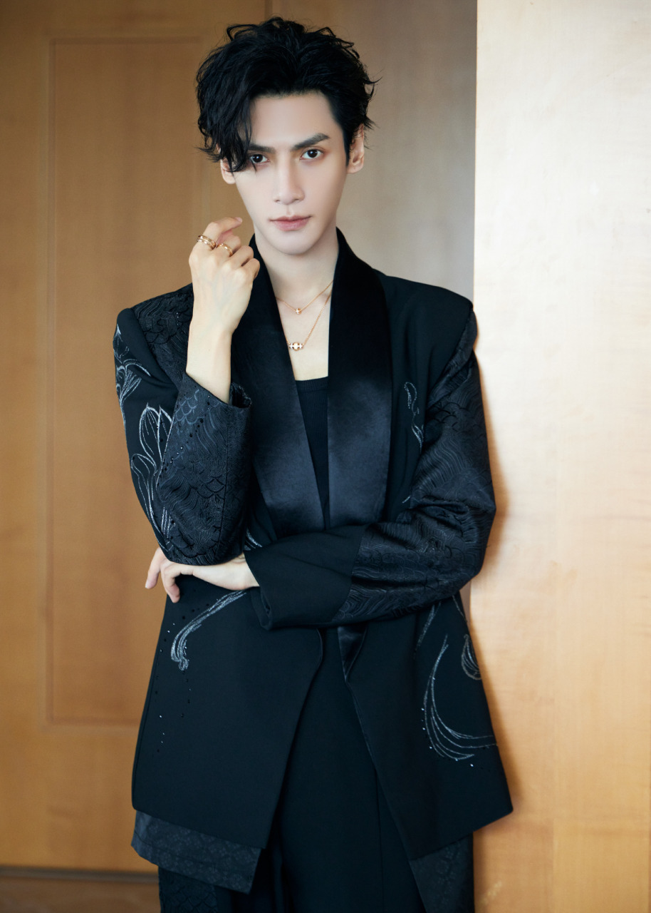 罗云熙写真[鲜花]