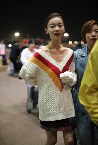 王心凌近况曝光,自曝体重28kg,脸部凹陷,比例失调,瘦成纸片人