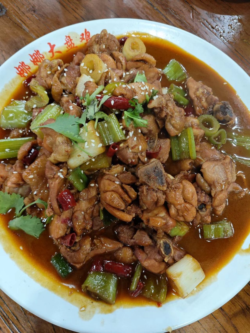 洛阳张娜娜大盘鸡,全国连锁,味道杠杠的!鸡肉超嫩,很适合小朋友! 2.