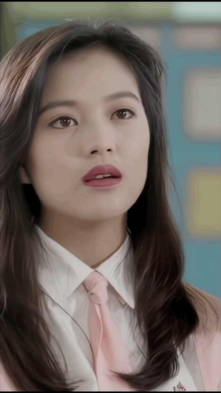 "刘小慧的嘴,周慧敏的腿",刘小慧不仅歌唱的好,人也漂亮,那首《初恋