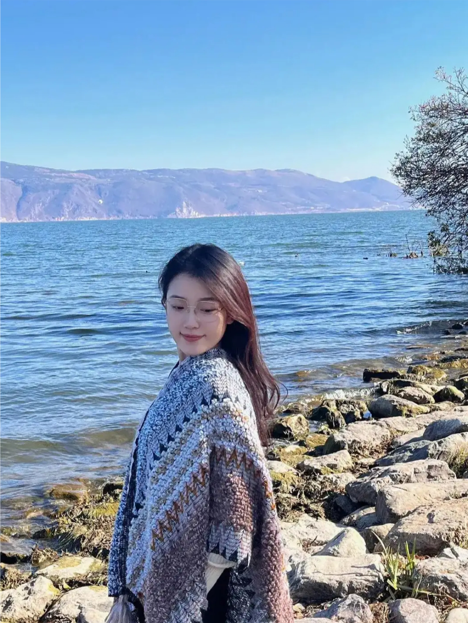 美女气质优雅,漂亮靓丽!