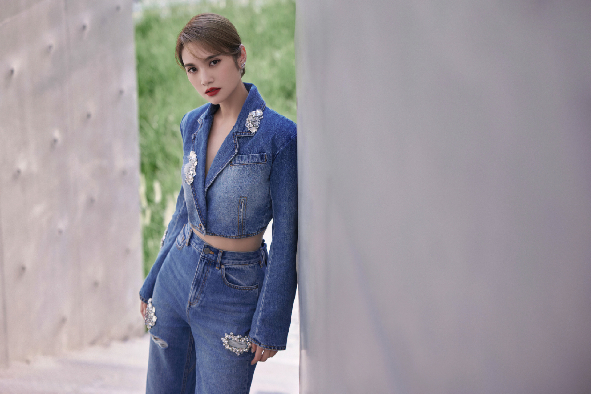 杨丞琳牛仔套装穿搭越活越年轻了