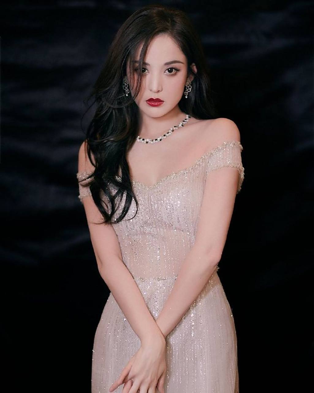 古力娜扎走红毯仙气飘飘,每一套礼服都尽显优雅,不愧是女明星!