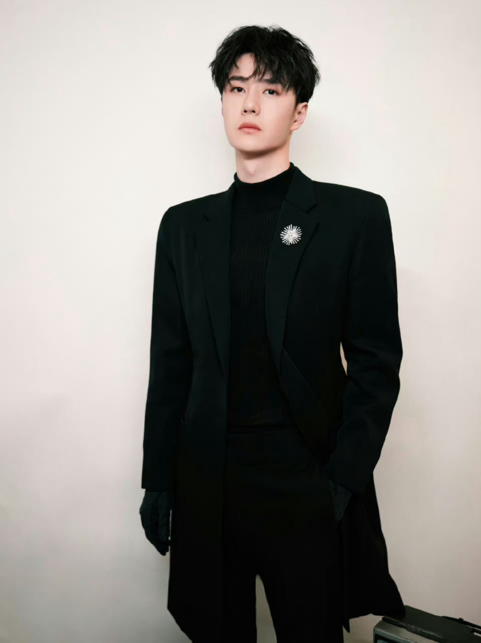 王一博的宣传照,他是真爱这图啊 #王一博