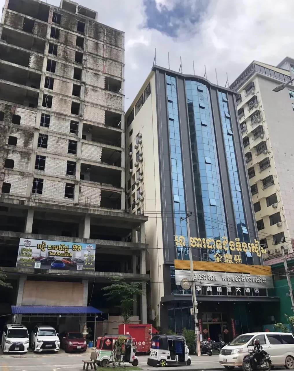 柬埔寨西哈努克港,现在满大街烂尾楼,据说整个城市有1000多幢烂尾楼