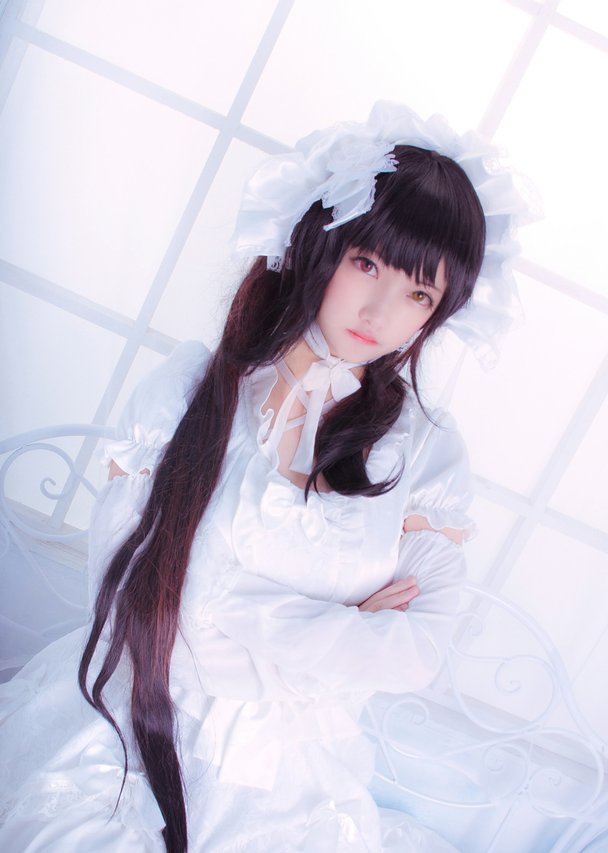 cosplay:一身纯白洛丽塔的时崎狂三与未成年的coser,有种纯纯的美