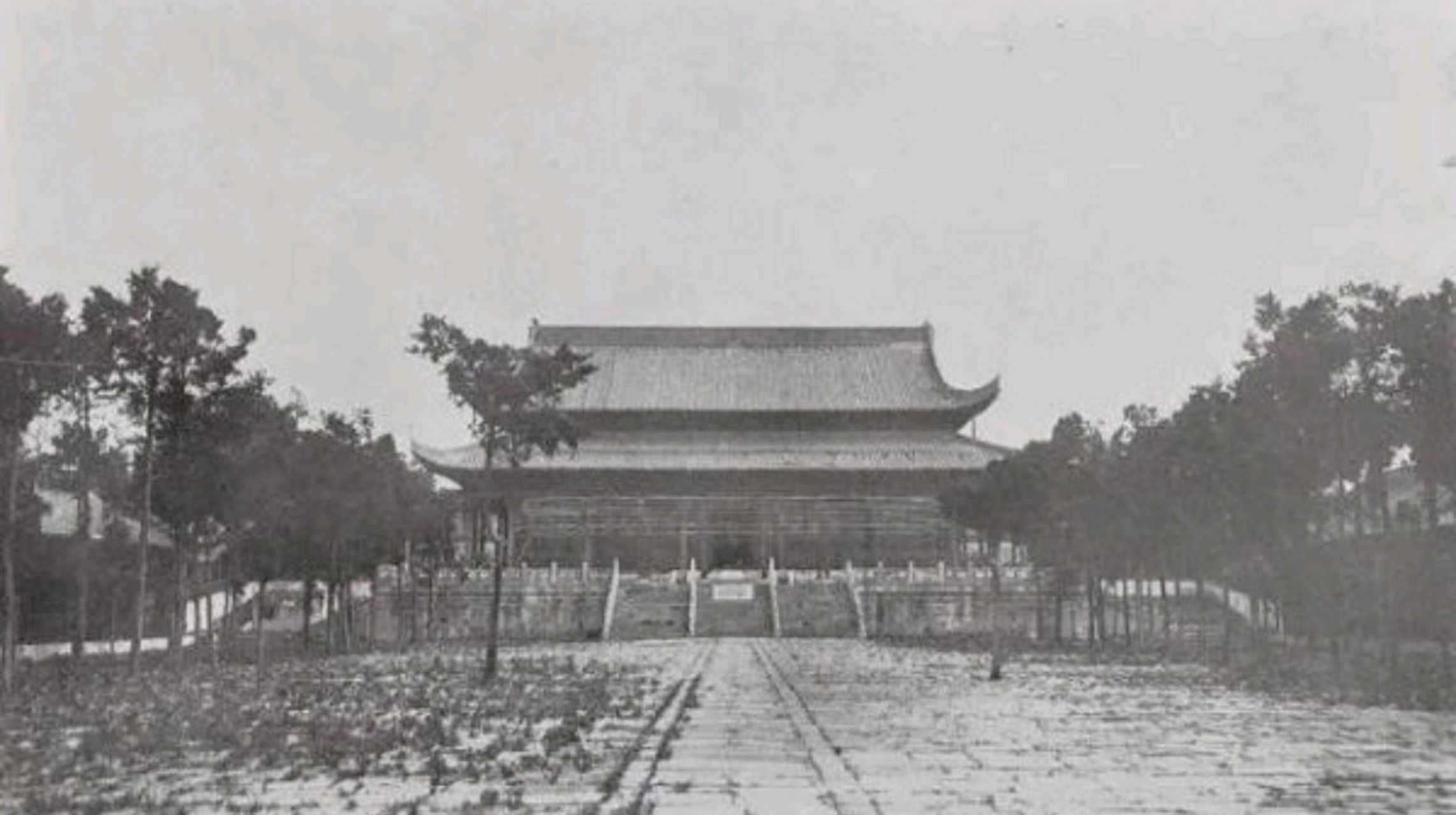 老照片  百年前南京的朝天宫,照片中的建筑为明朝所建,是一所皇家道观