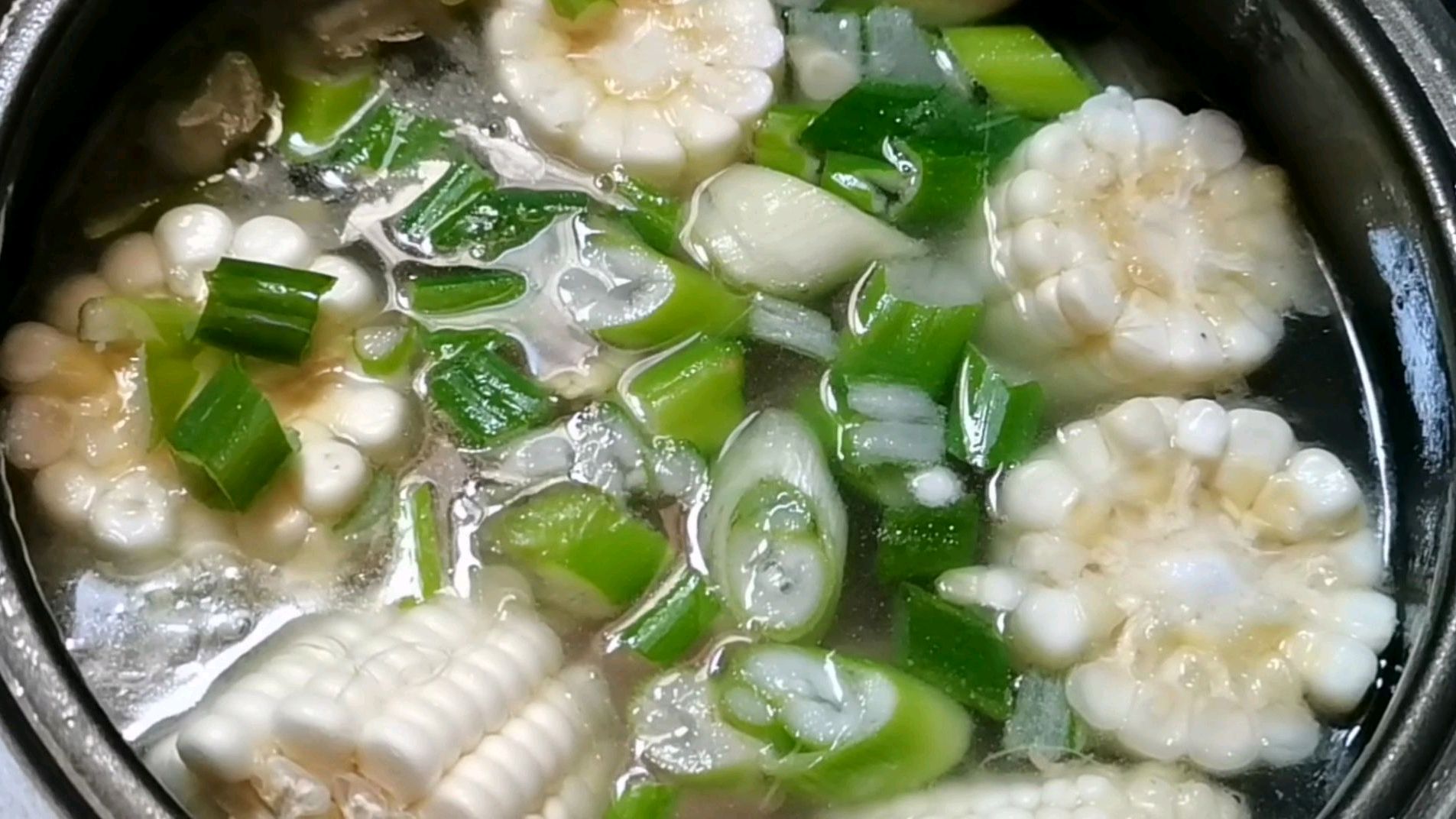 清炖玉米排骨汤,料不重要汤重要!小火慢熬哦