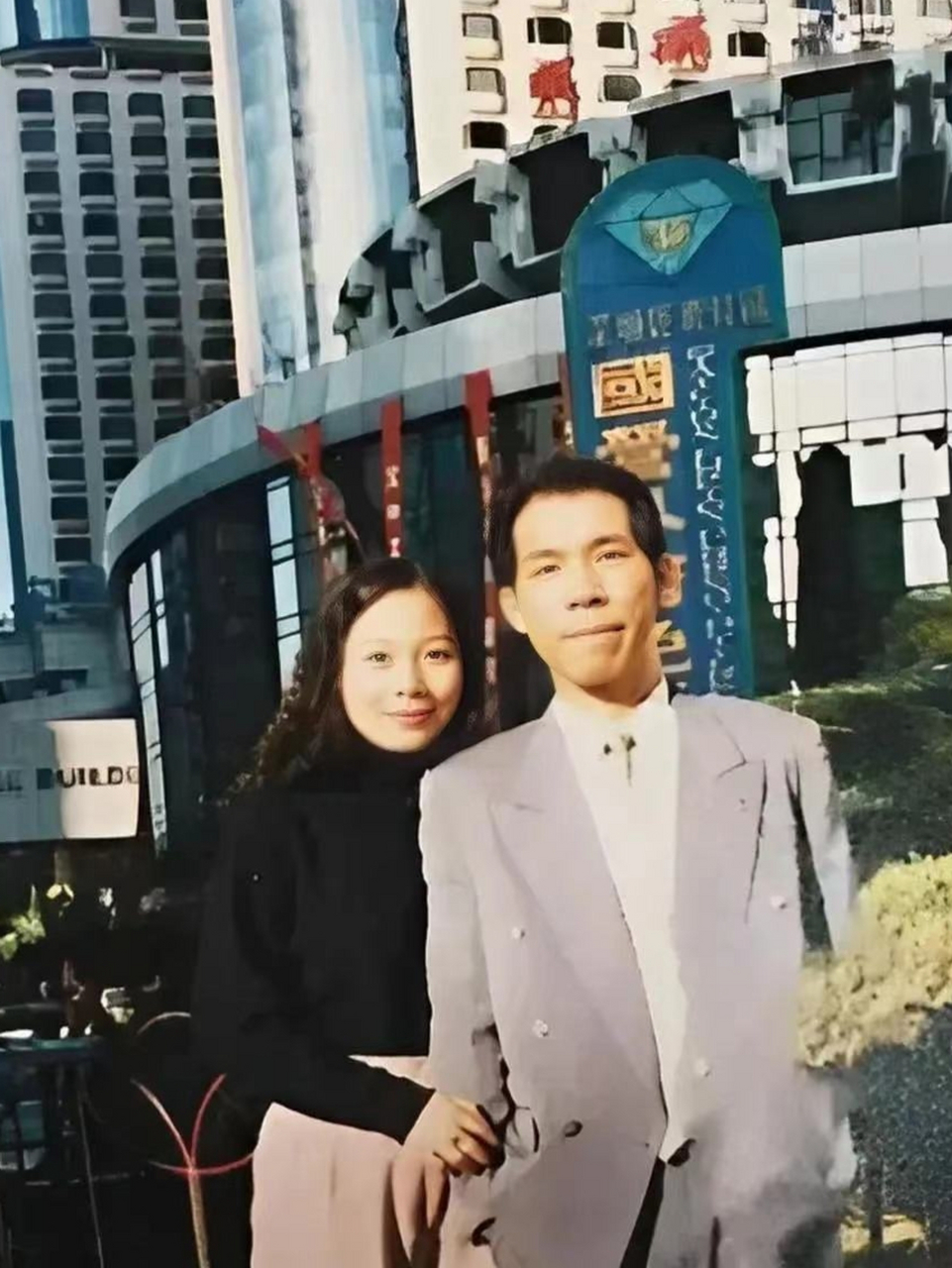 1996年劳荣枝与男友法子英的合影.