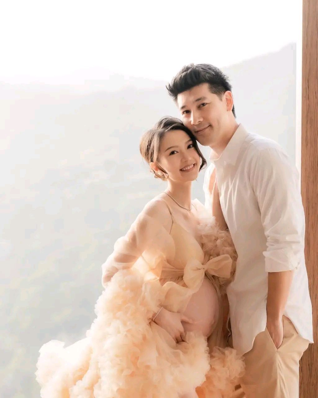 tvb"最靓学生妹"陈华鑫晒二胎孕照,四肢仍然纤细,33岁的她嫩似少女笑