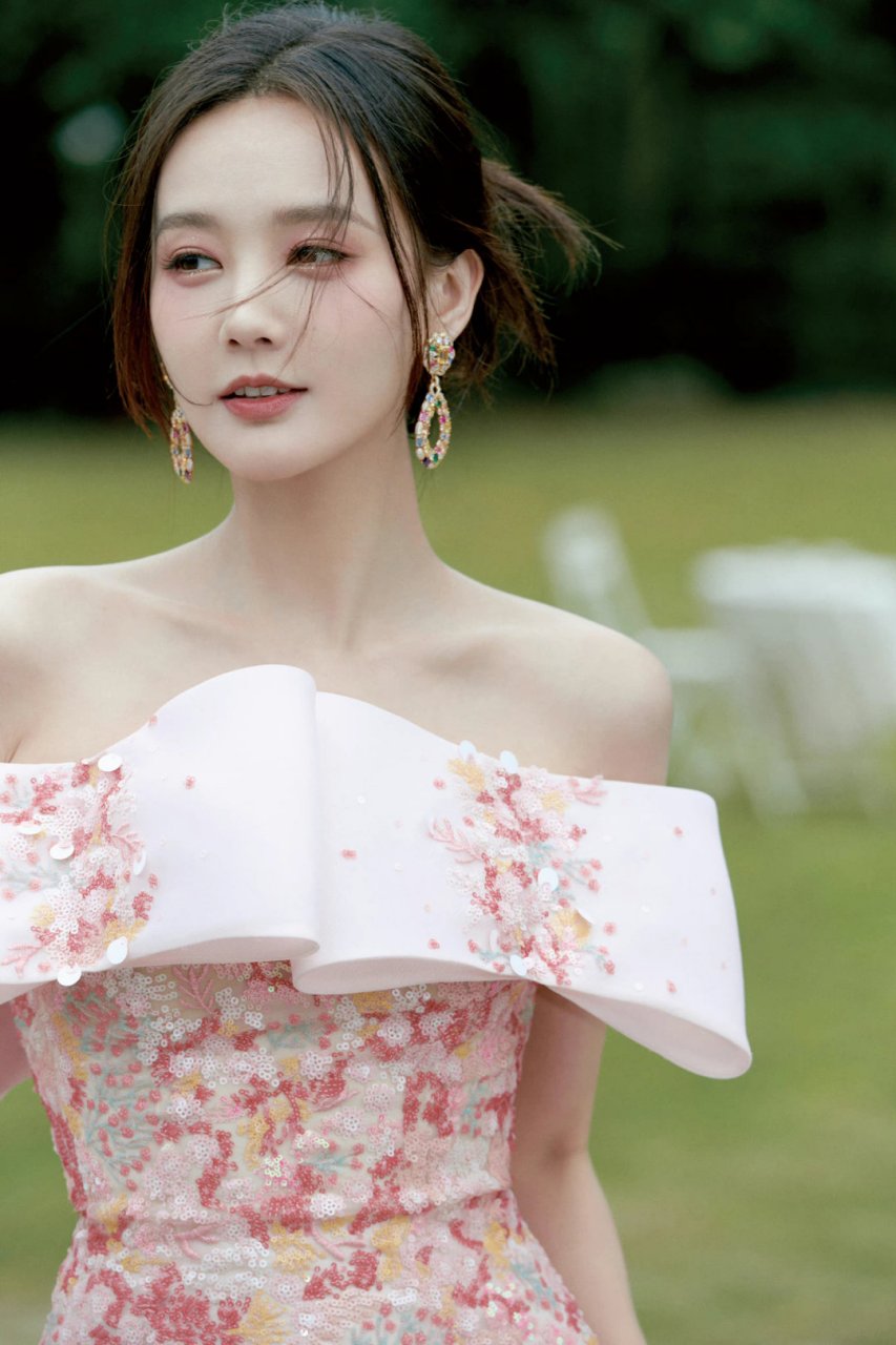 李一桐高清壁纸头像(二十八)[小红花]