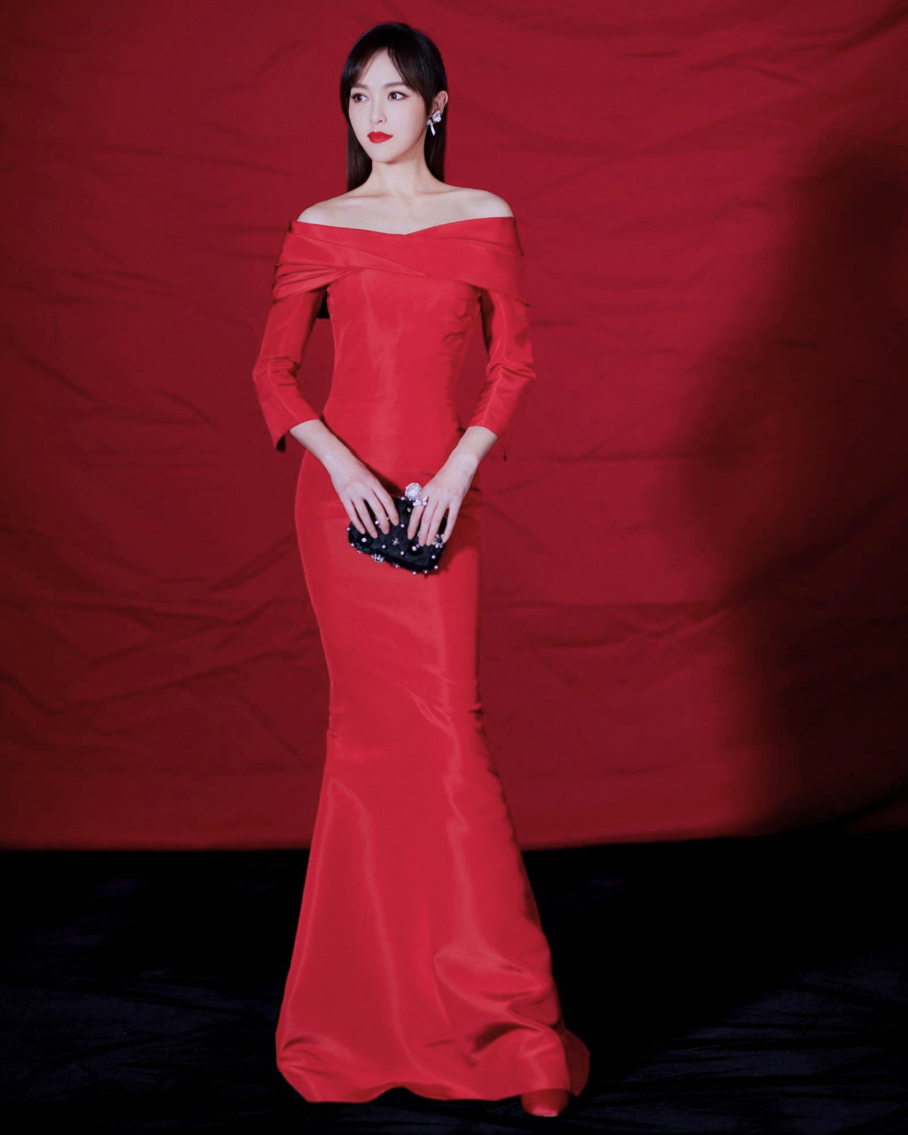 不得不说,唐嫣穿红色真的很美!