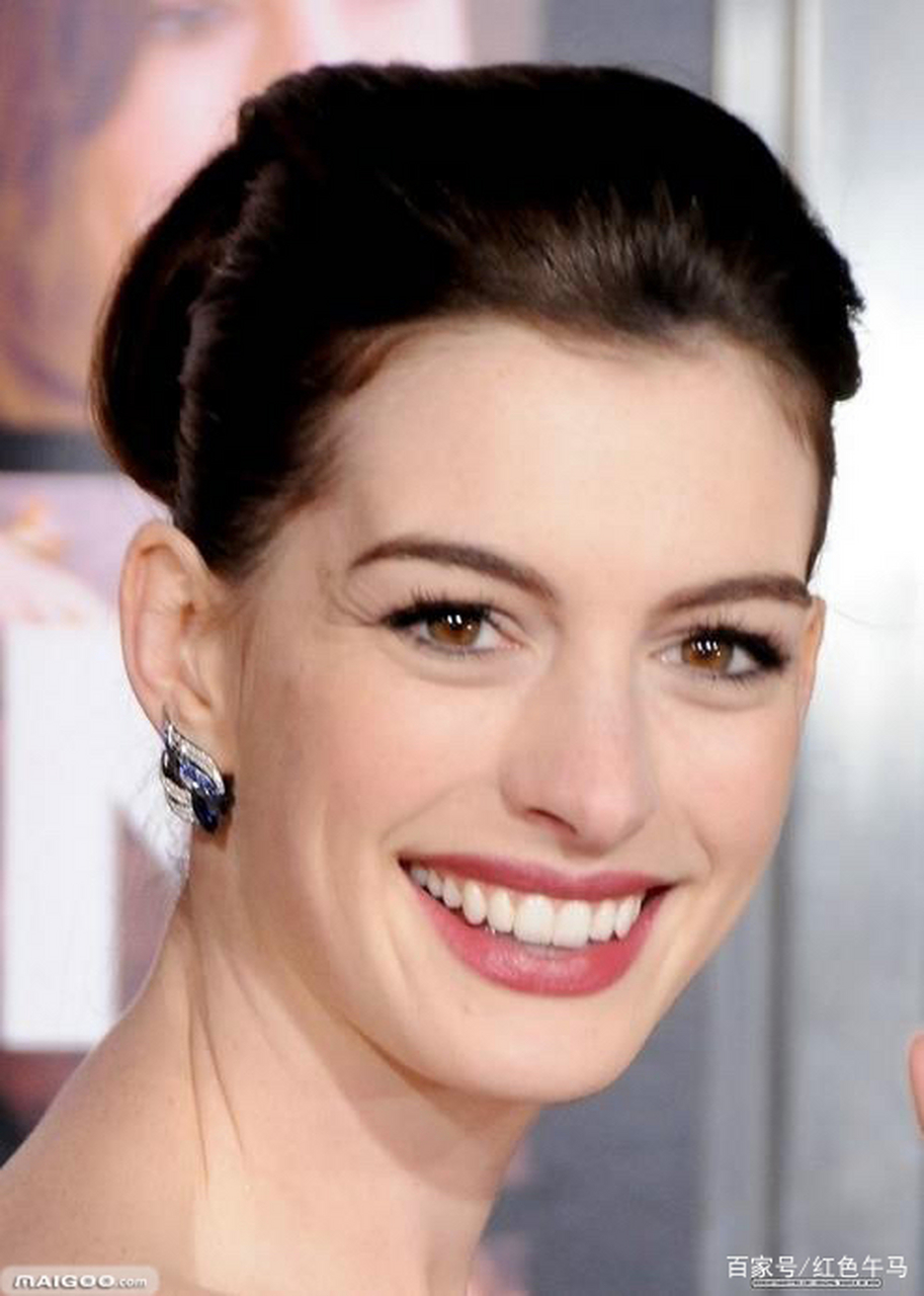 面相:从嘴部看女人的富贵与福气  1,樱桃小口 樱桃小口的女性看起来较