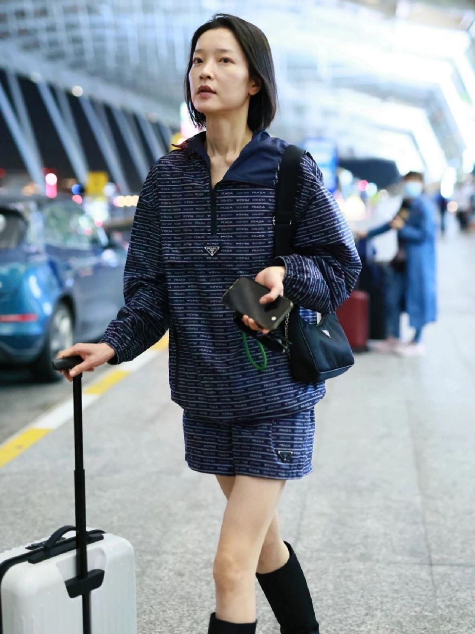 41岁超模杜鹃 机场私服街拍穿搭