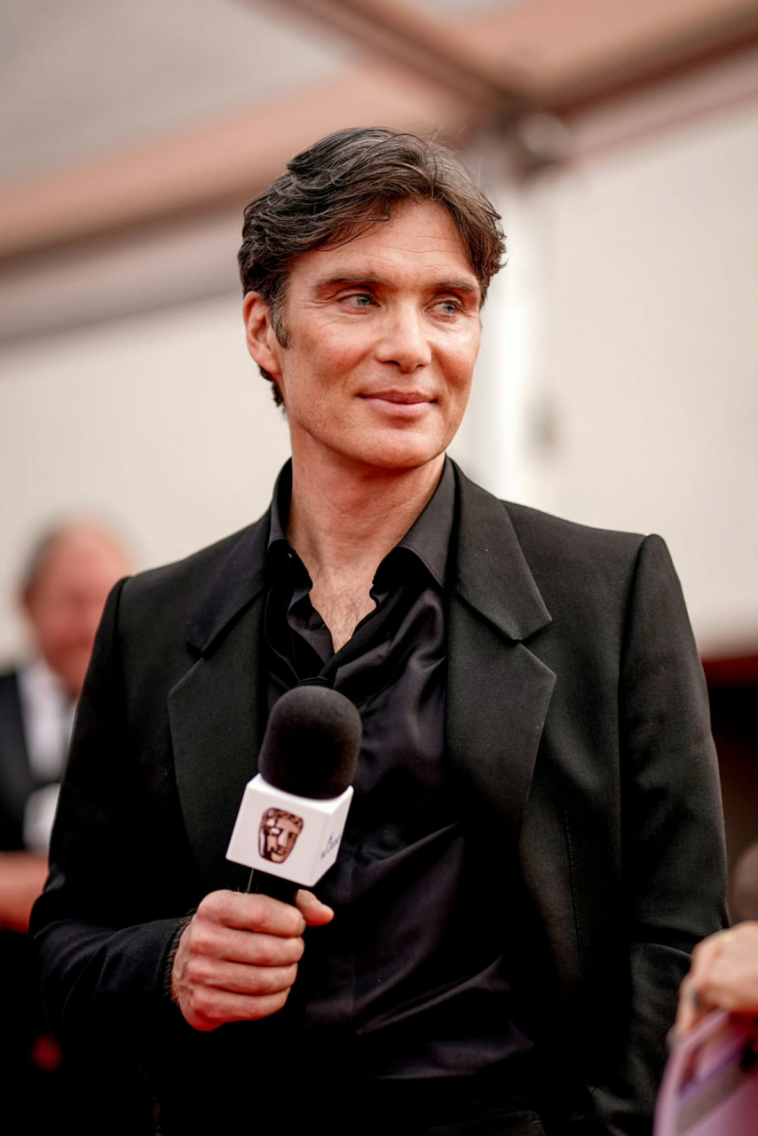 基里安墨菲亮相2023年bafta英国电视学院奖红毯,帅气的男主角.