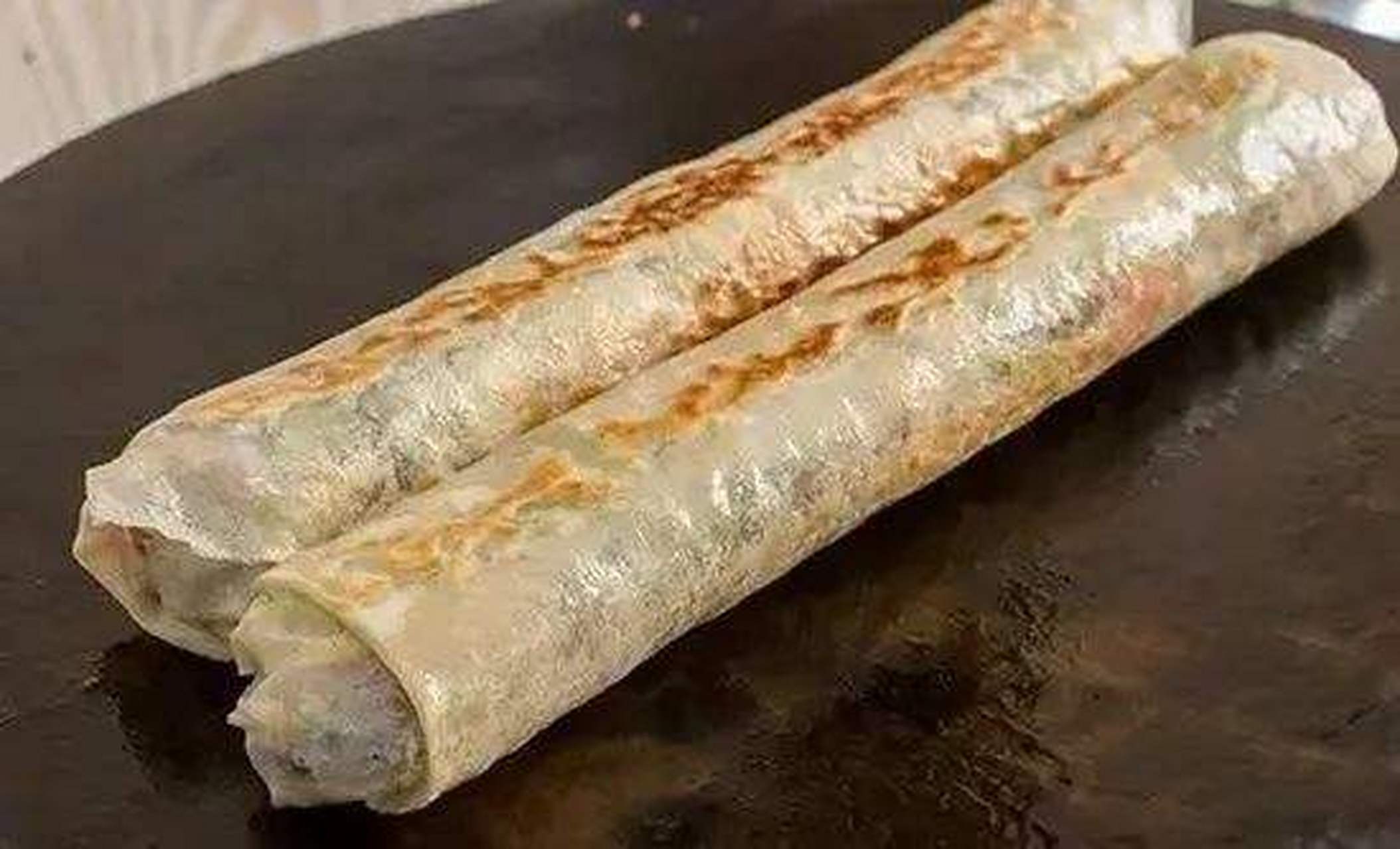 天台特产小吃  饺饼筒(图1-2) 油炸扁食(图3) 麦饼头(图4) 青麻糍图