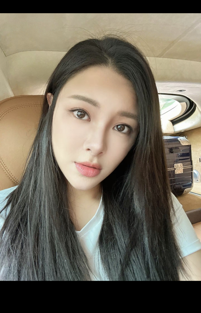 蔚雨芯(原名刘嘉丽),1993年08月08日出生于香港,身高中国香港女驯员