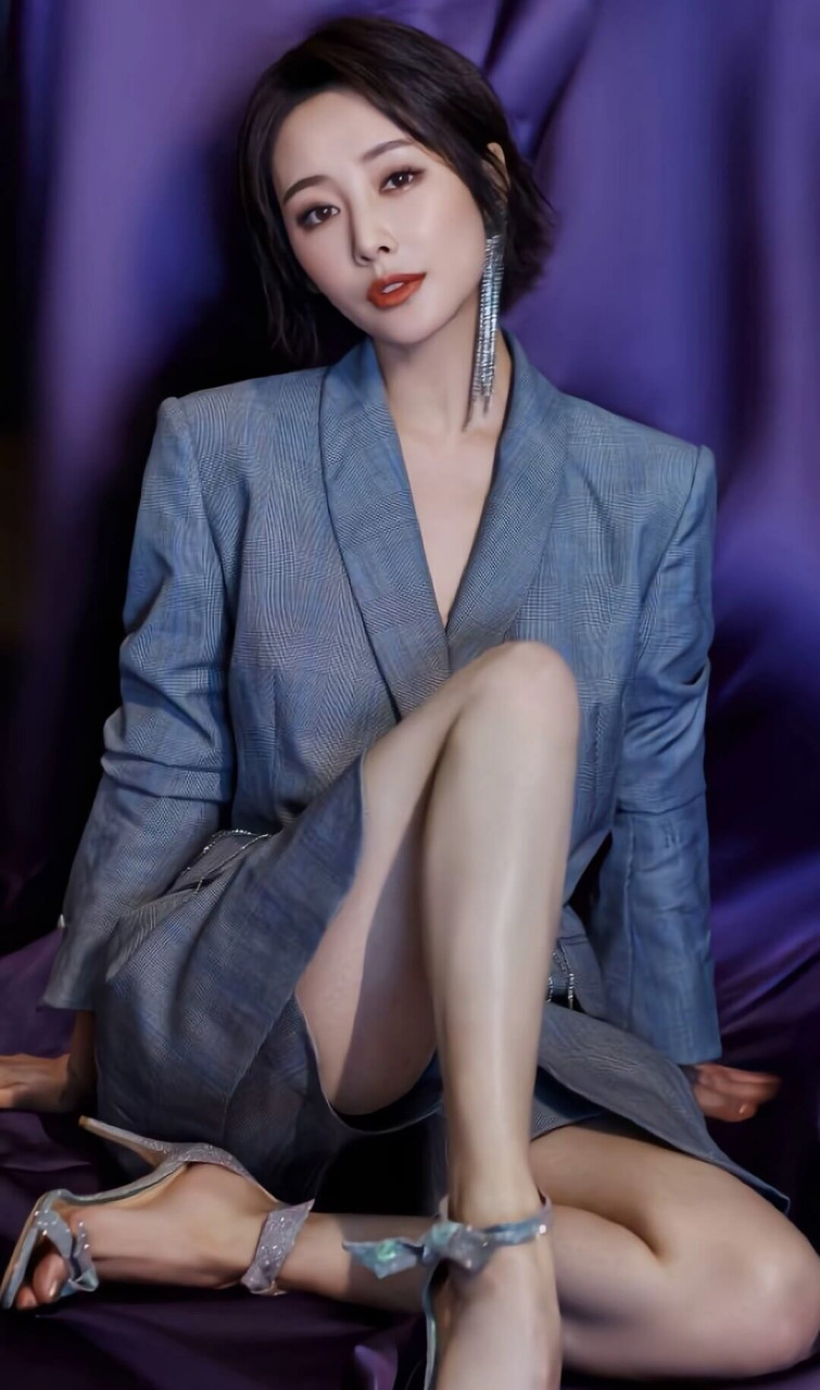 生活中的李纯是个清新灵动的女生.