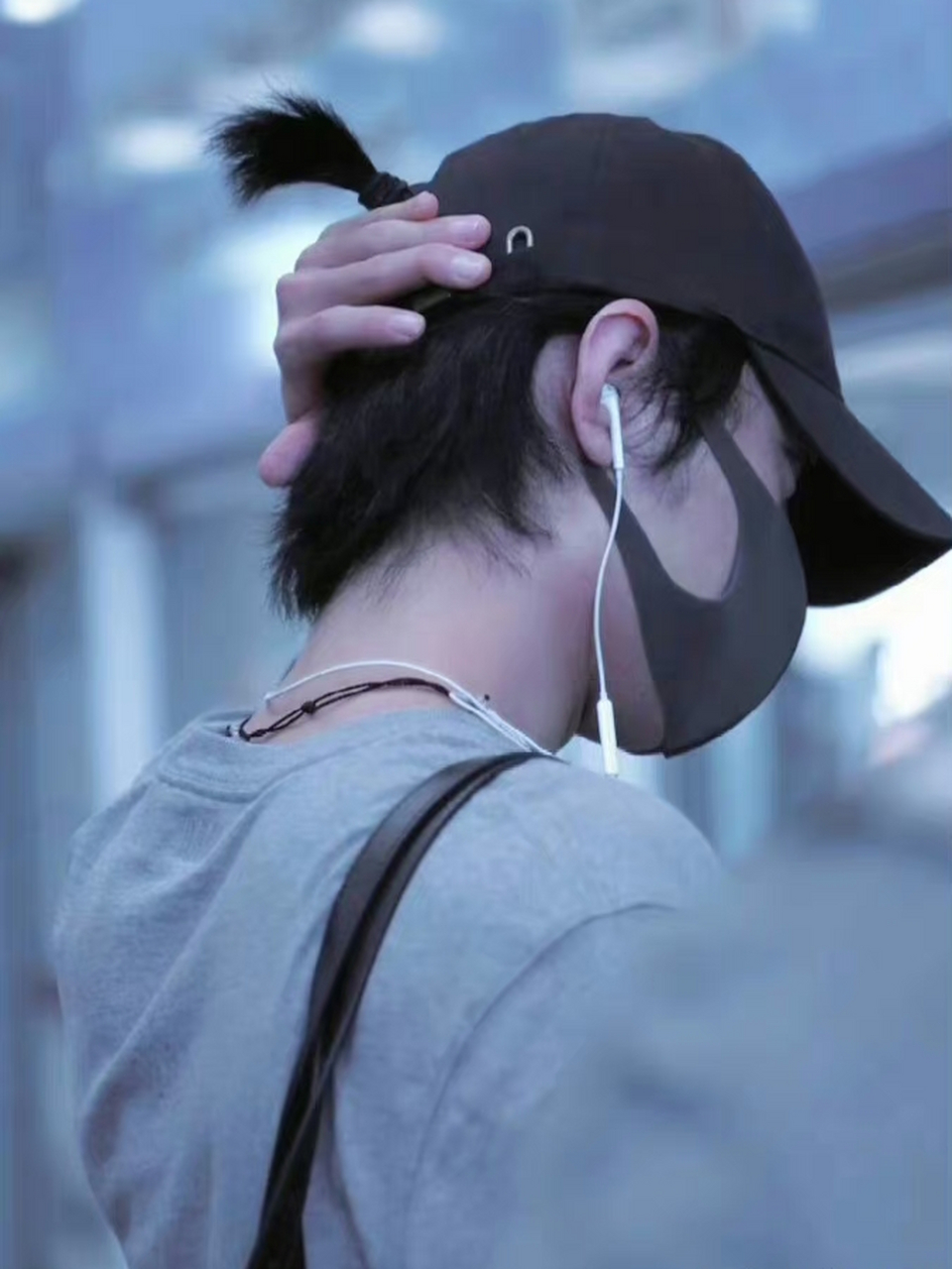 肖战出发香港机场路透出来啦 !