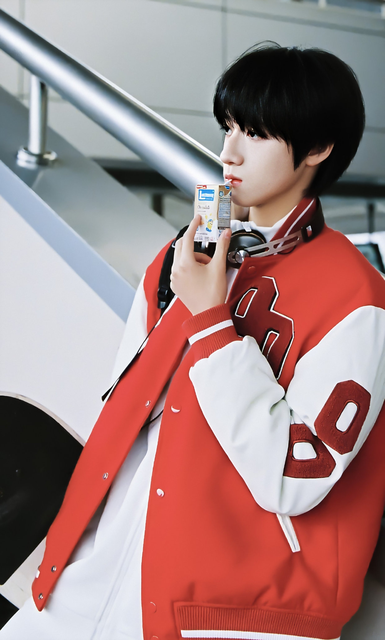 "你好啊,山城少年阿志" 心动预警朱志鑫《自我介绍》写真