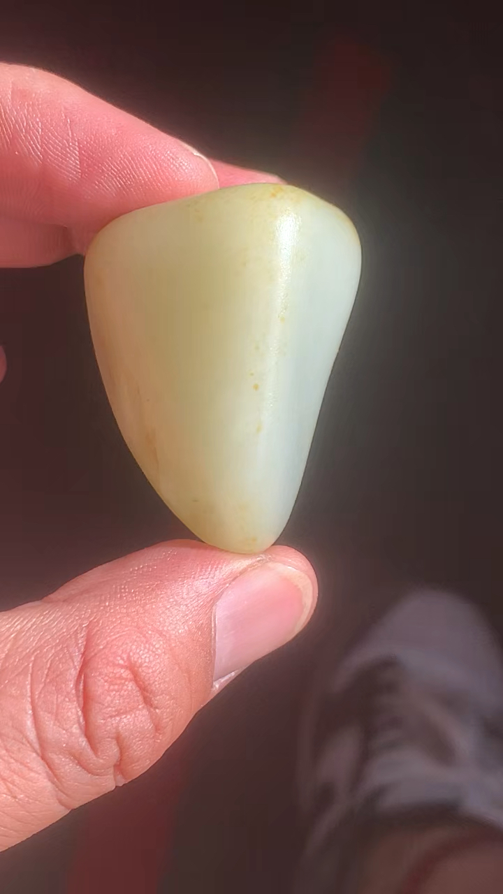 和田玉籽料青白