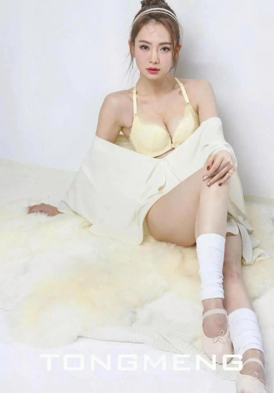 戚薇内衣封面造型#戚薇