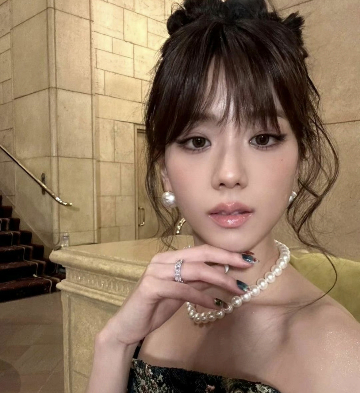 用时仅七天…… 旋律魔性外加金智秀的红秋裤被网友戏称:高跟鞋红秋裤