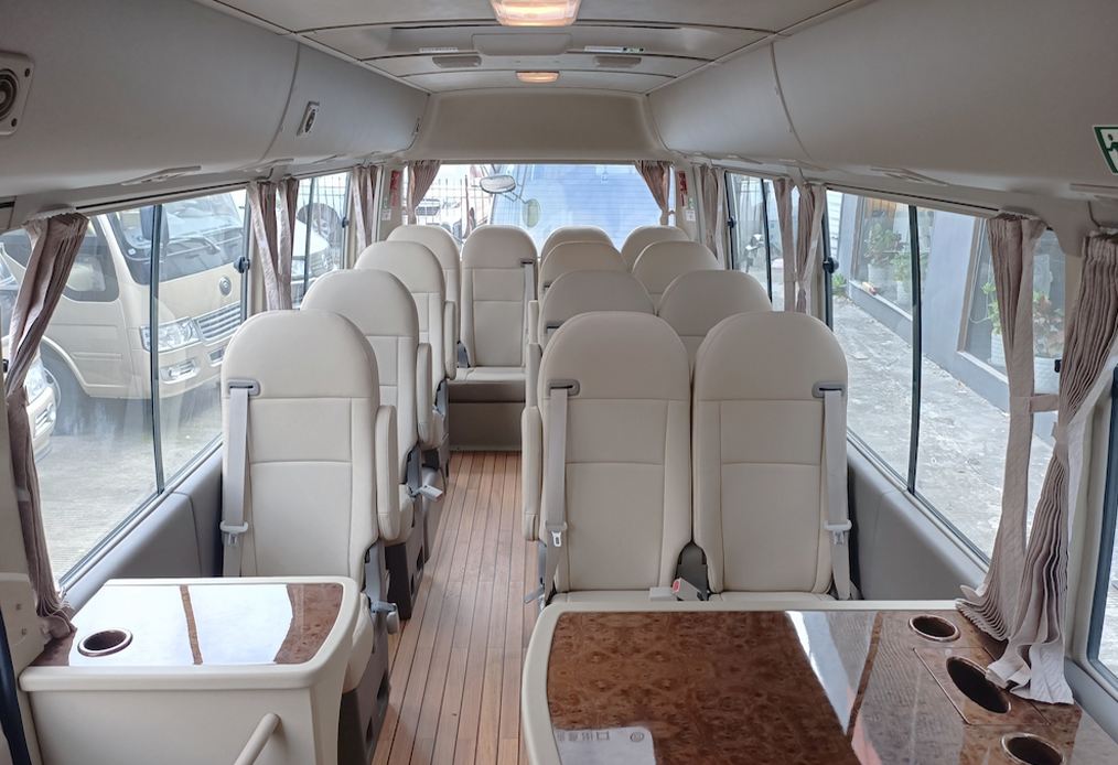 丰田考斯特18座公务版改装,豪华客车的代名词!