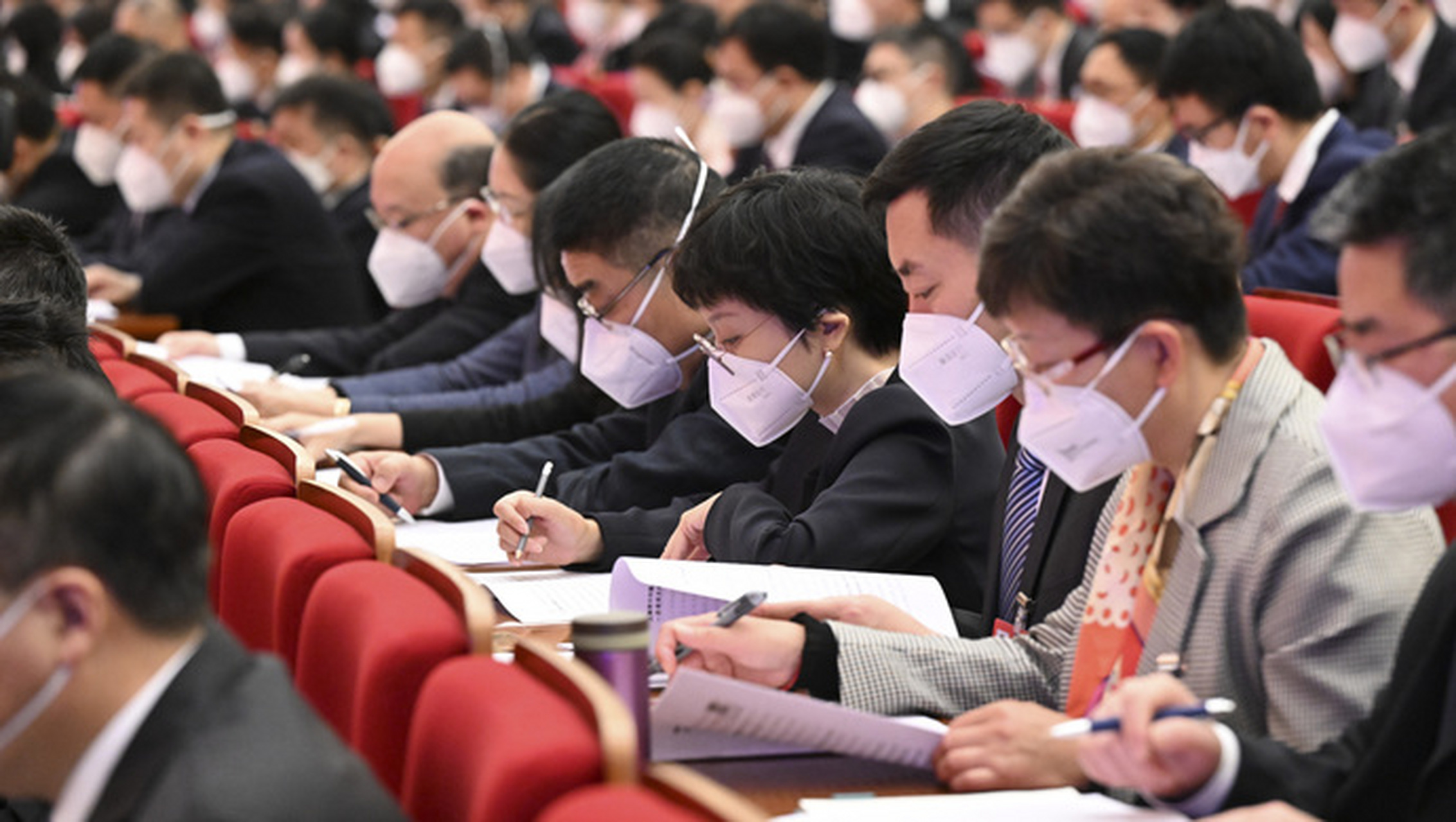 中国疾控中心公布最新疫情数据,全国新冠病毒感染重症病例持续增加.