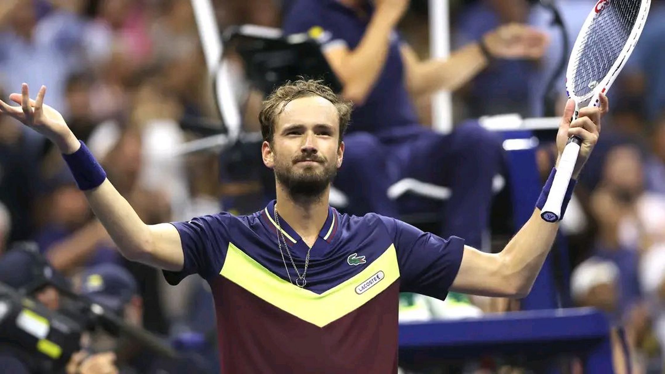 网球# #2023年美国网球公开赛# 世界排名第三的丹尼尔-梅德韦杰夫在