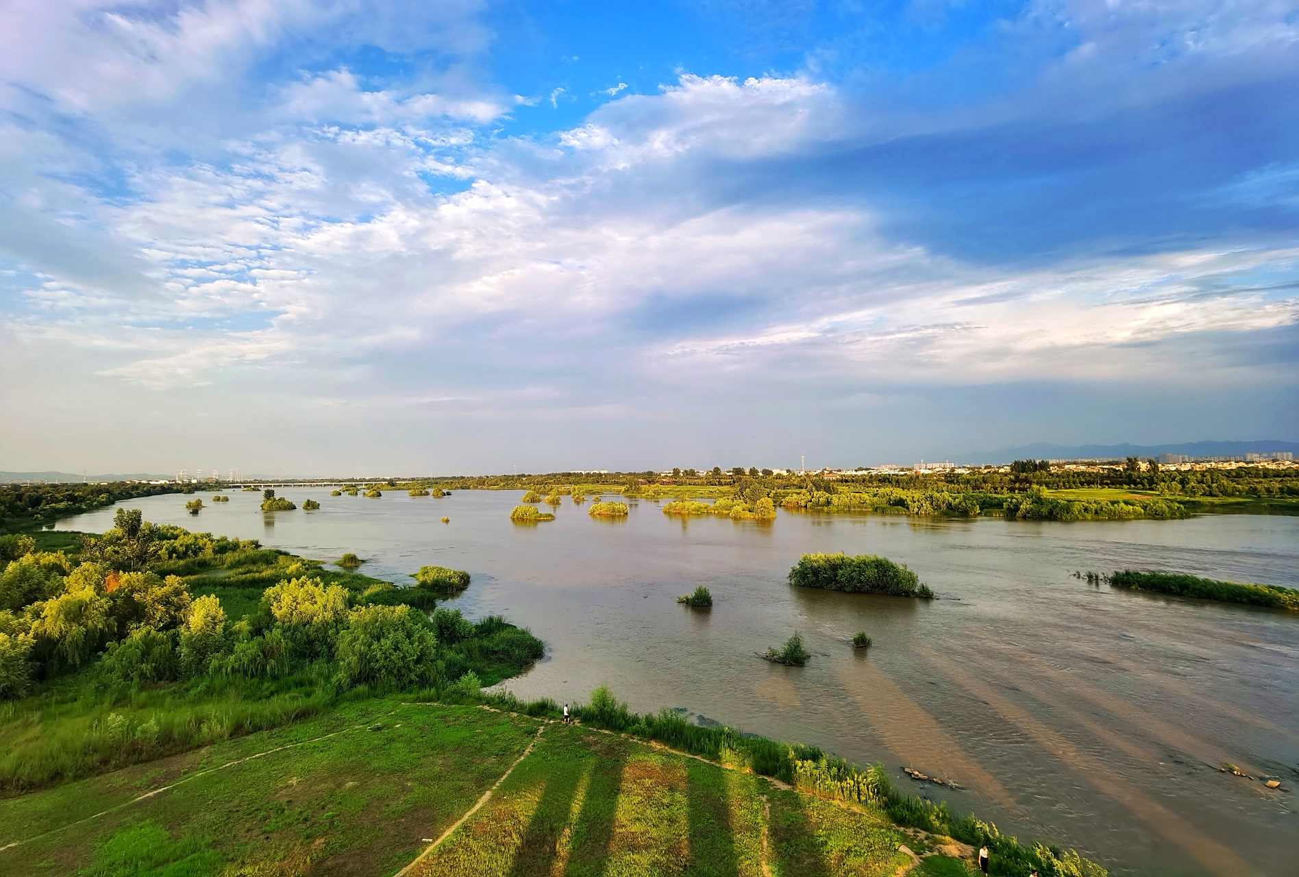 我要给大家推荐一个超级棒的景点,就是位于洛阳洛浦公园北岸
