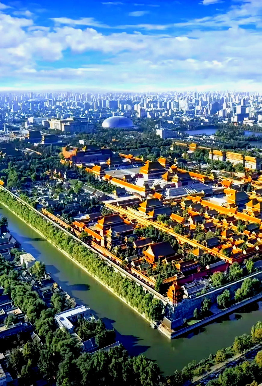 一张航拍北京故宫的全景照,这个角度确实很少见.
