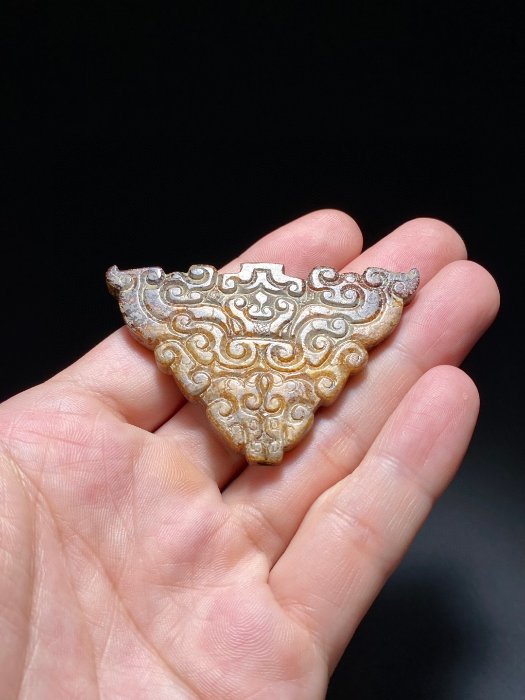 战汉 和田玉籽料 沁色 龙纹 玉佩 挂件 把件