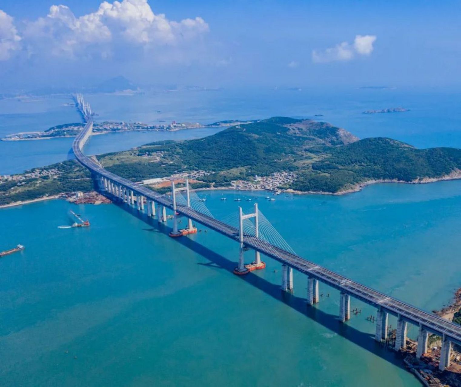 中国桥梁丨平潭海峡公铁两用大桥  距离宝岛台湾最近的平潭海峡是世界