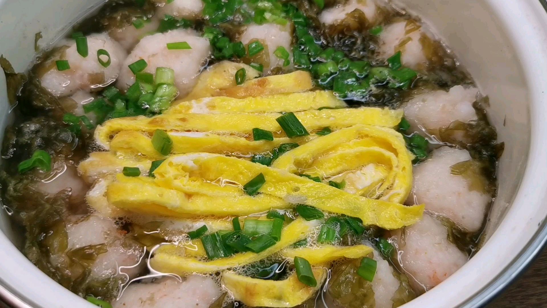 养生虾滑紫菜汤的做法,天气越来越干燥,多给家人做这种汤