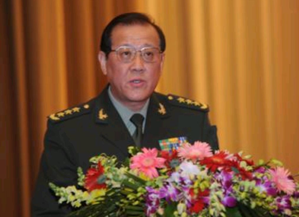 他49岁升少将,54岁担任总装备部副部长,64岁晋升上将,今年74岁